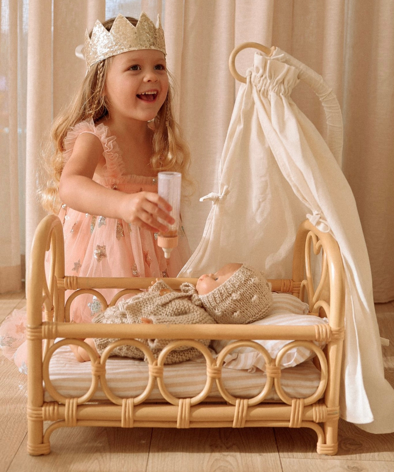 Heartstrings dolls canopy cot with mattress and canopy