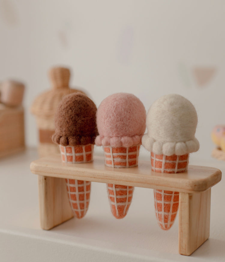 PRE ORDER ICE CREAM STAND ( ice creams sold separately)