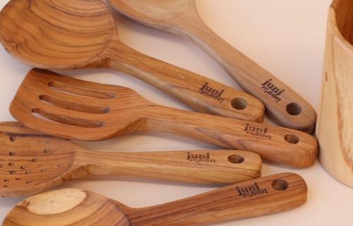 WOODEN ITEMS PLAY KITCHEN
