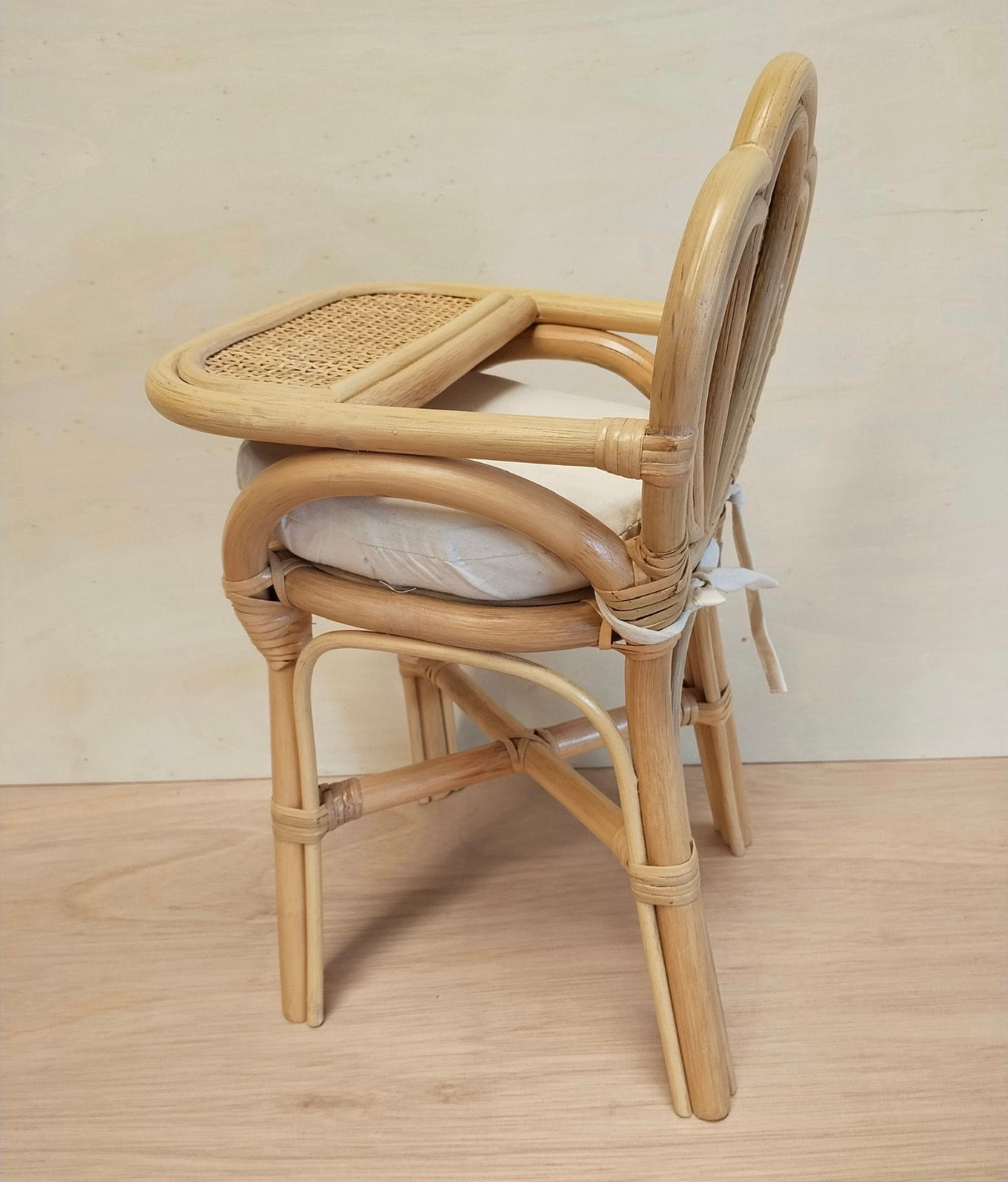 Oceana - Clam Rattan doll high chair