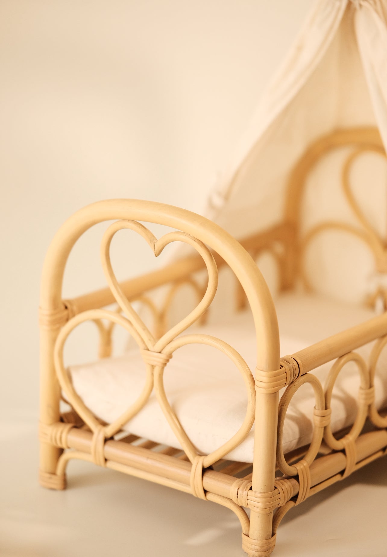 Heartstrings dolls canopy cot with mattress and canopy