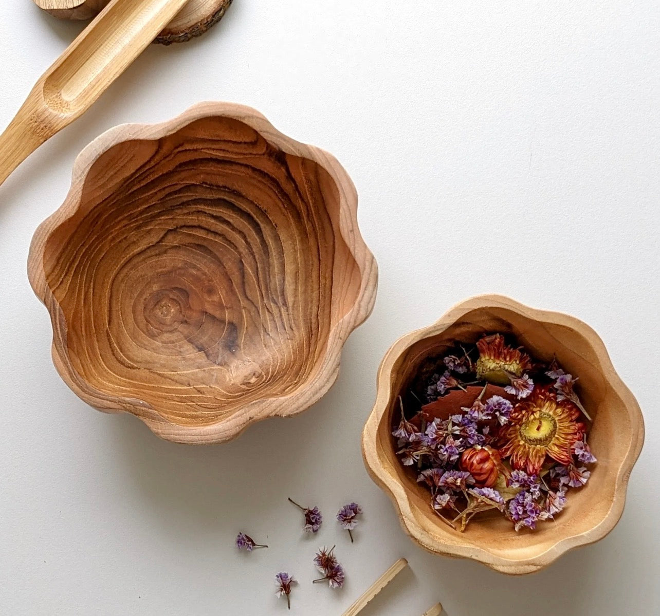 Daisy teak bowls - 2 sizes