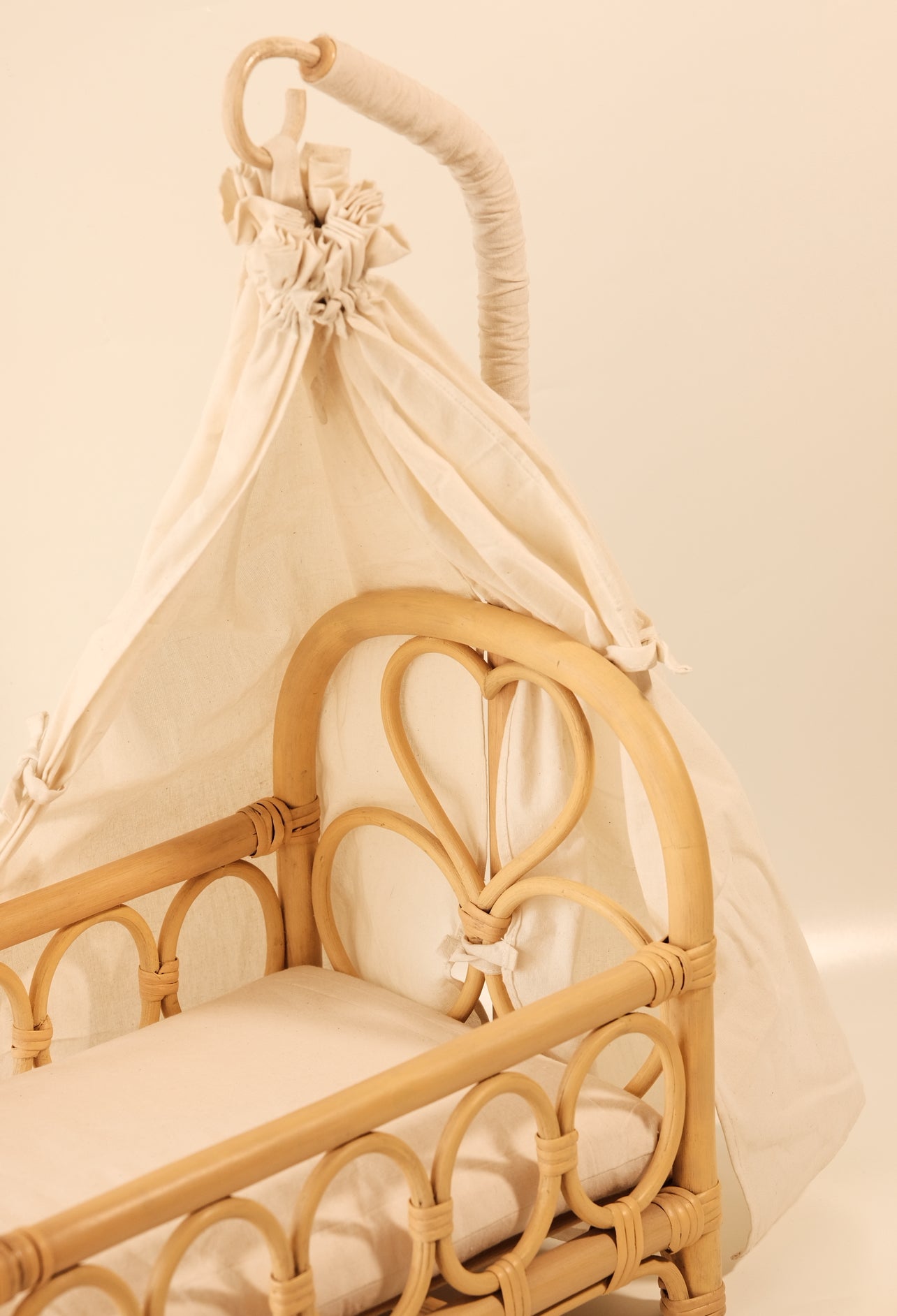 Heartstrings dolls canopy cot with mattress and canopy