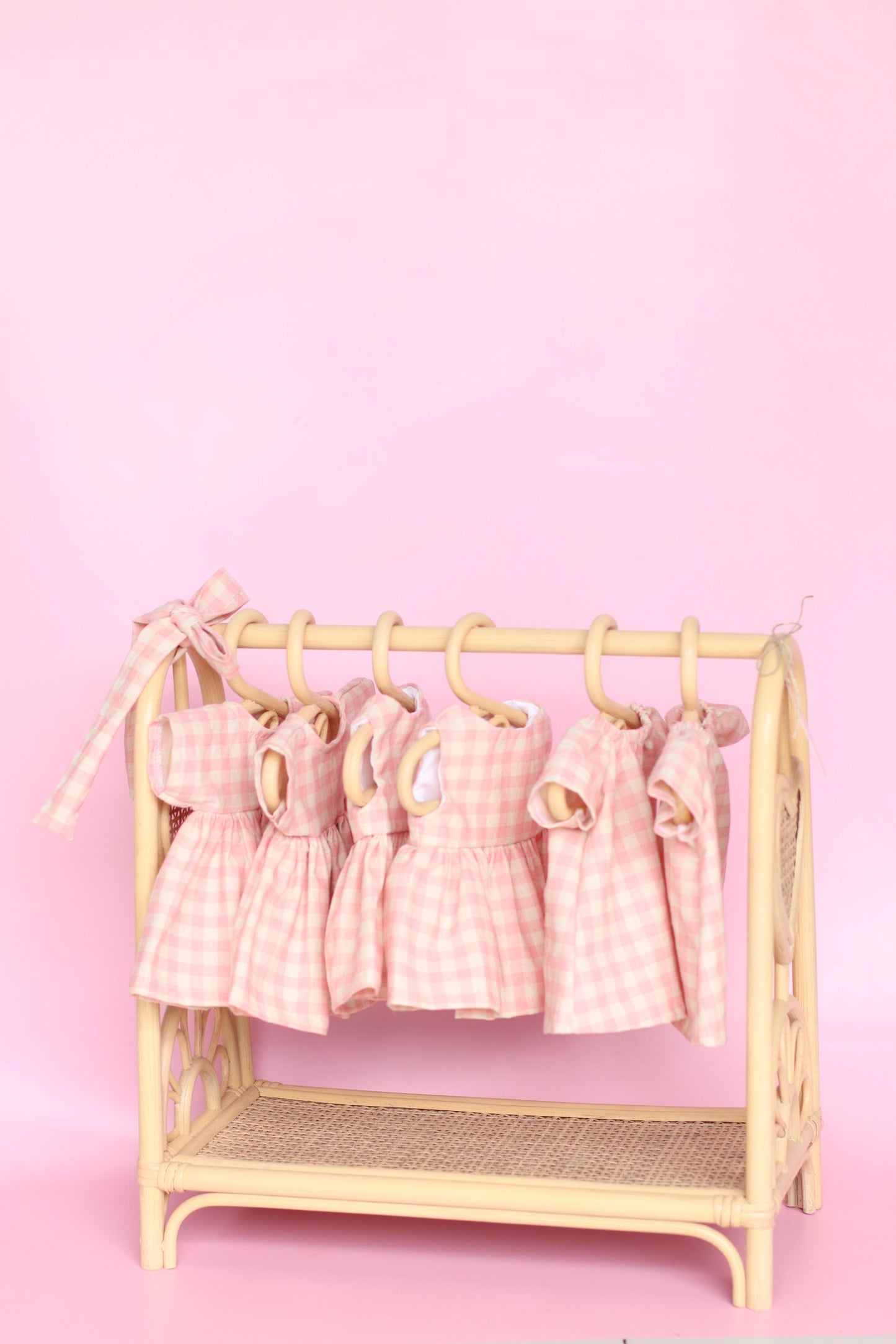 Heart strings open DOLLY WARDROBE (3 hangers included)