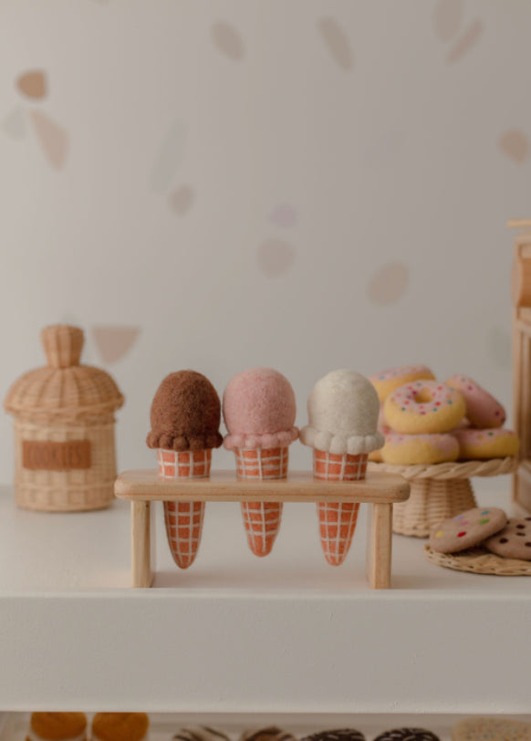 PRE ORDER ICE CREAM STAND ( ice creams sold separately)